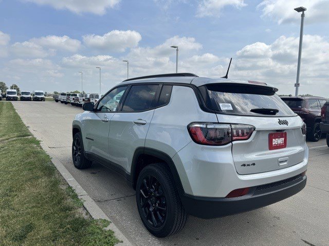 2025 Jeep Compass Latitude photo 4