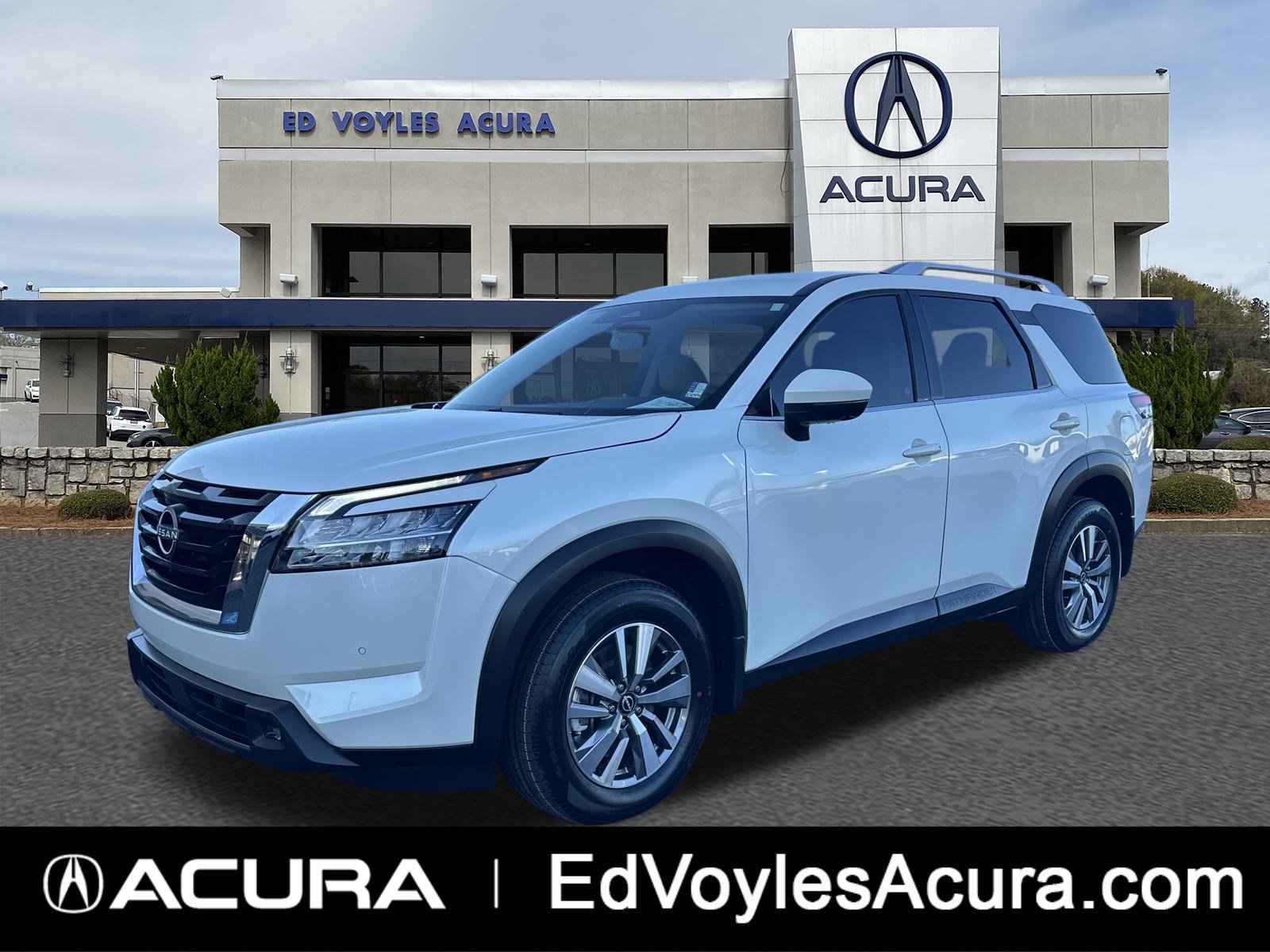 2022 Nissan Pathfinder SL's photo