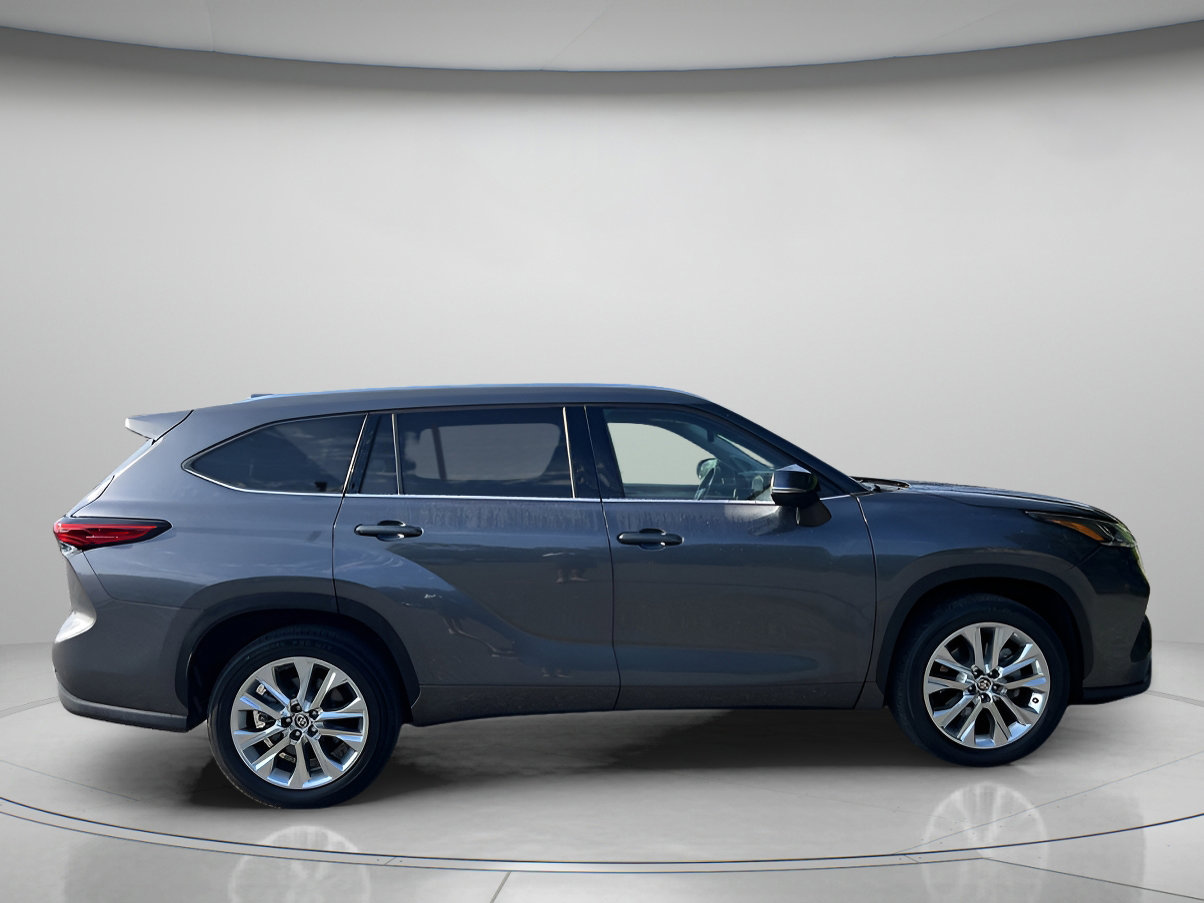 2021 Toyota Highlander Limited Sport photo 2