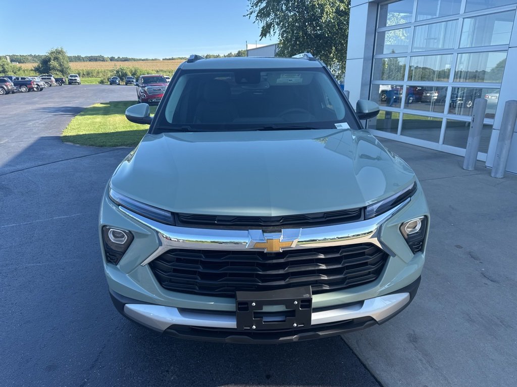 2026 Chevrolet Trailblazer LT photo 2