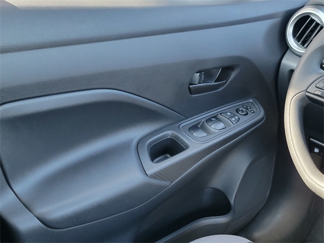 2025 Nissan Versa 1.6 S photo 24