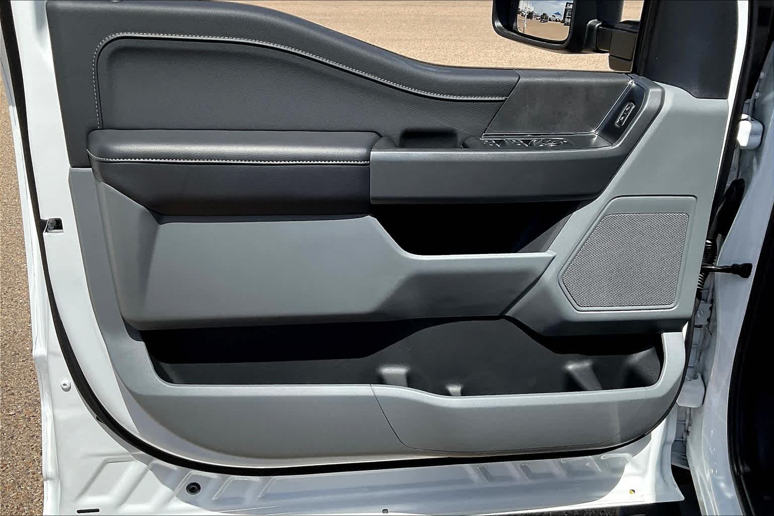 2025 Ford F-150 XLT photo 9