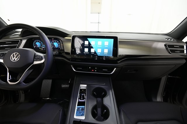 2026 Volkswagen Atlas Cross Sport SE photo 2