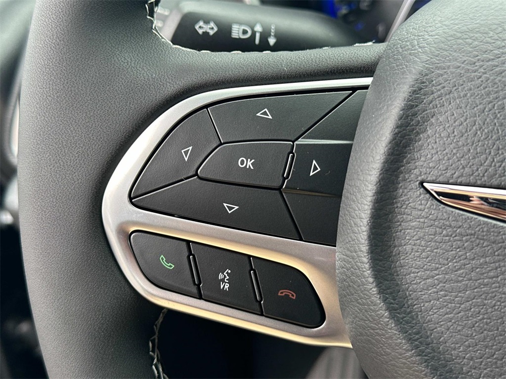 2025 Chrysler Pacifica photo 22