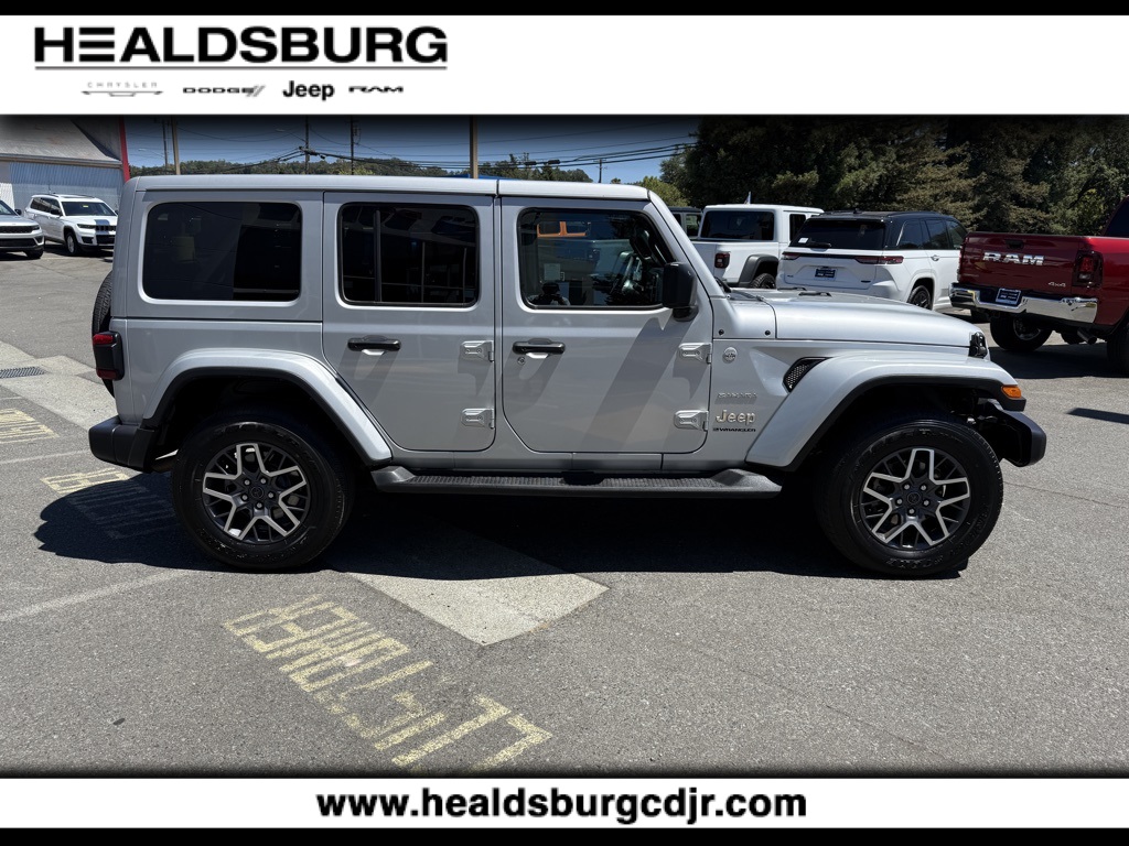 2024 Jeep Wrangler Sahara photo 6
