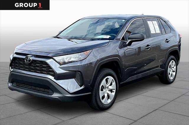2022 Toyota RAV4 LE's photo