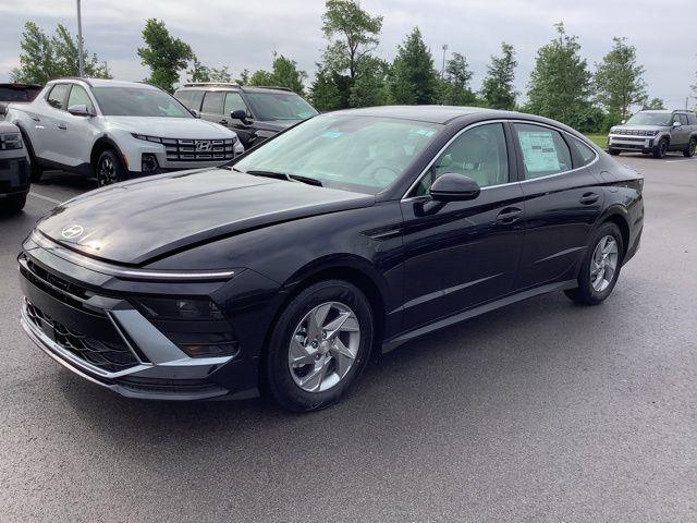 2025 Hyundai Sonata SE photo 2