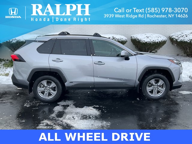 2023 Toyota RAV4 XLE's photo