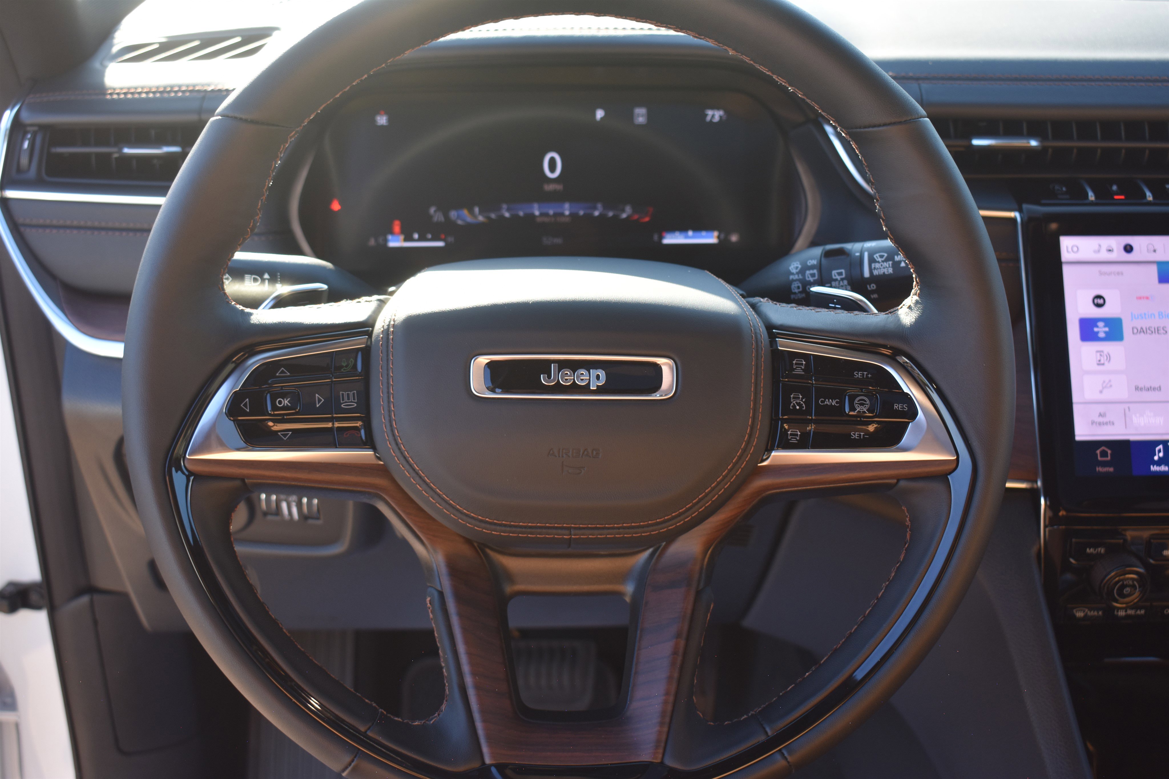 2025 Jeep Grand Cherokee Summit photo 13