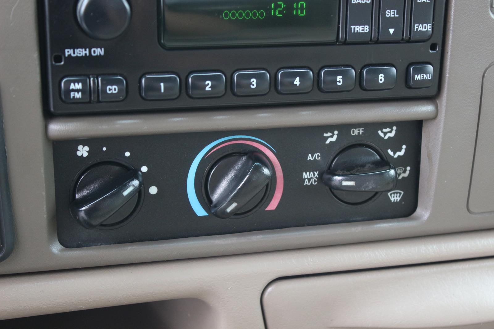 2004 Ford F-350 Lariat photo 20