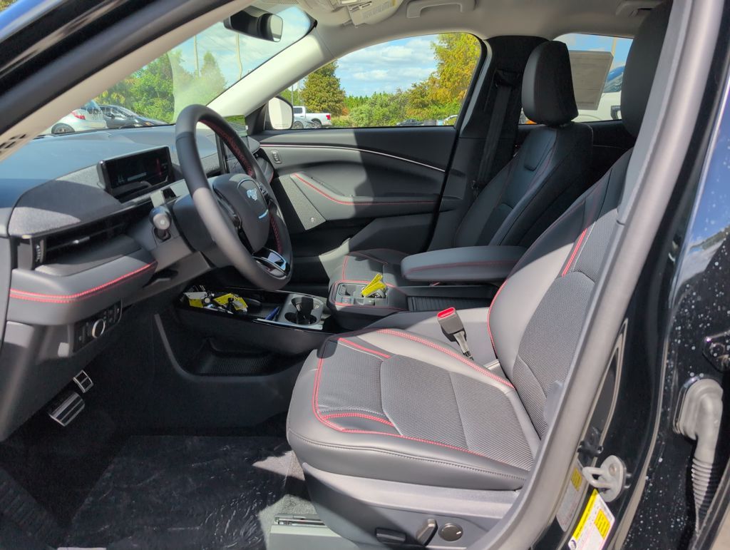 2025 Ford Mustang Mach-E Premium photo 4