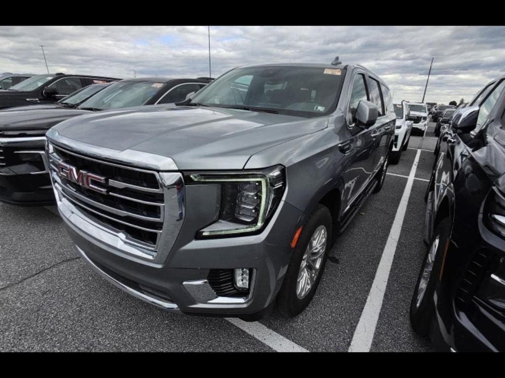 2024 GMC Yukon XL SLT's photo