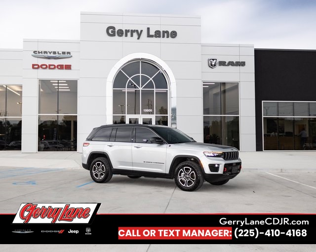 Used 2022 Silver Jeep Trailhawk image 1