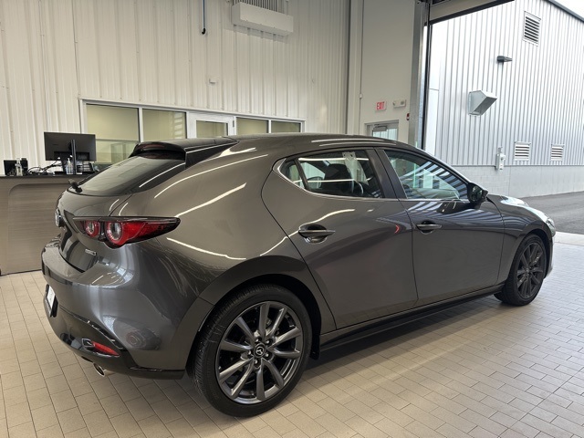 2022 Mazda Mazda3 Select photo 3