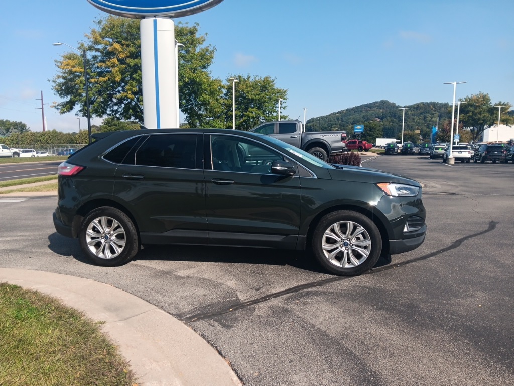 2022 Ford Edge Titanium photo 3