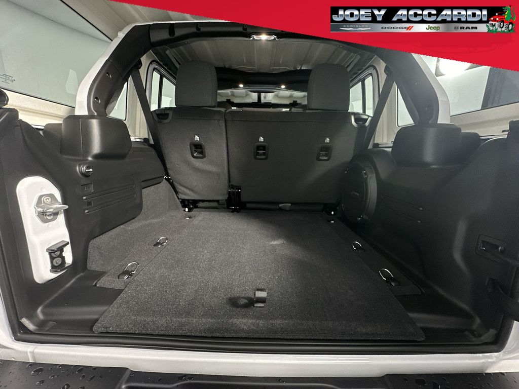 2025 Jeep Wrangler Rubicon photo 22