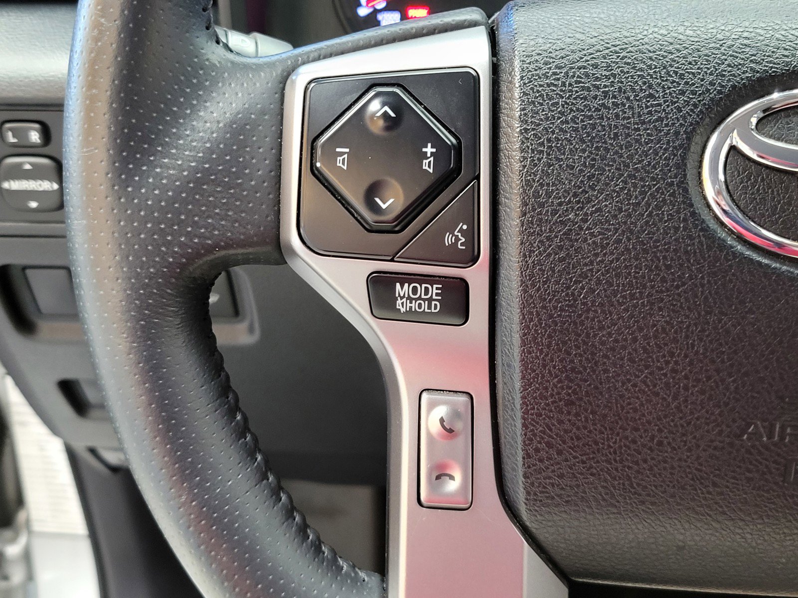 2022 Toyota 4Runner SR5 photo 23