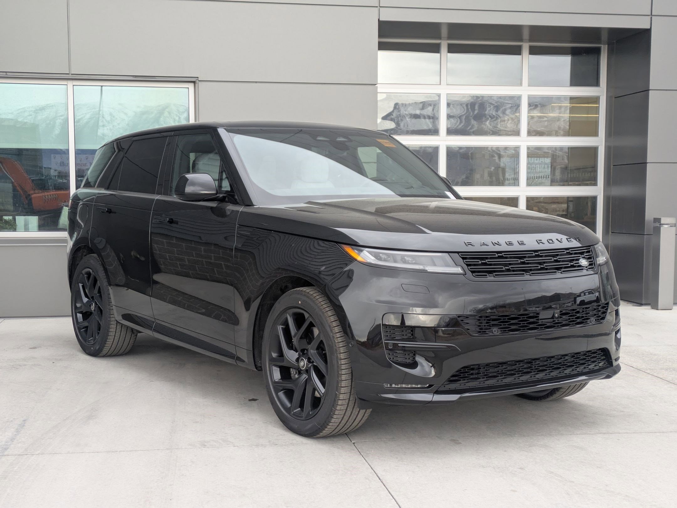 2025 Land Rover Range Rover Sport SE photo 3