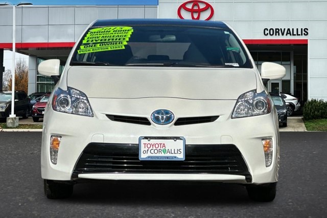 2015 Toyota Prius Three photo 9