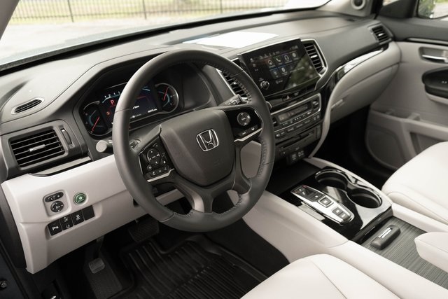 2022 Honda Pilot Touring photo 3