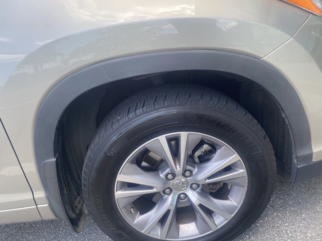 Used 2014 Toyota Highlander LE Plus with VIN 5TDZKRFH7ES019815 for sale in Roswell, GA