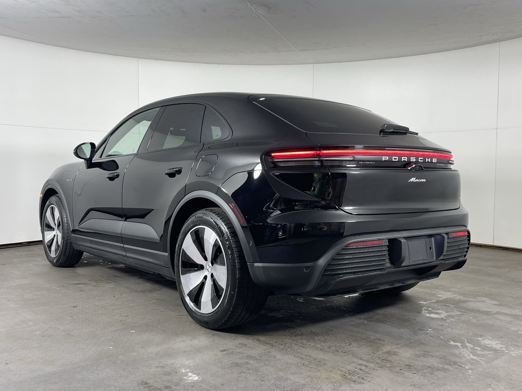 2025 Porsche Macan Electric photo 3