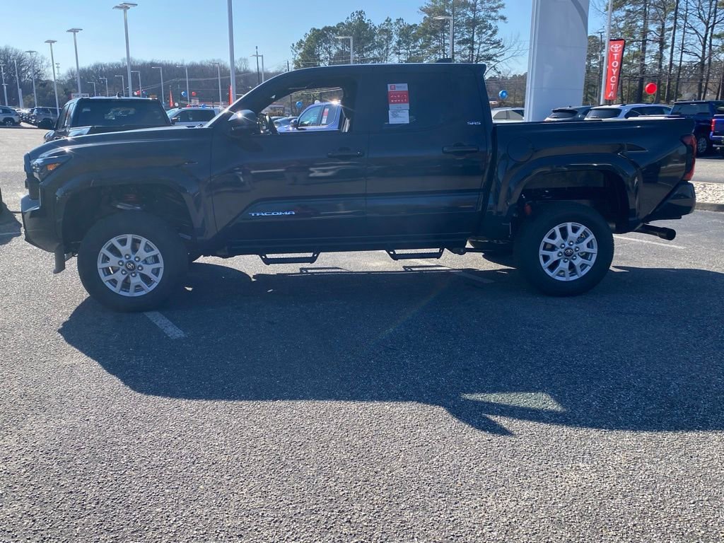 2025 Toyota Tacoma SR5 Double Cab photo 3