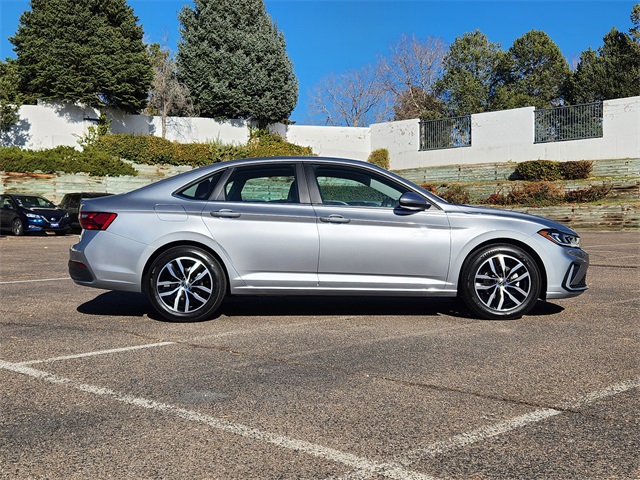 2025 Volkswagen Jetta 1.5T SE photo 2