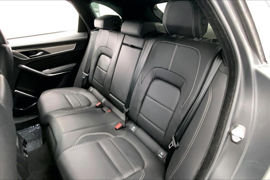 2025 Jaguar F-PACE P250 R-Dynamic S photo 16