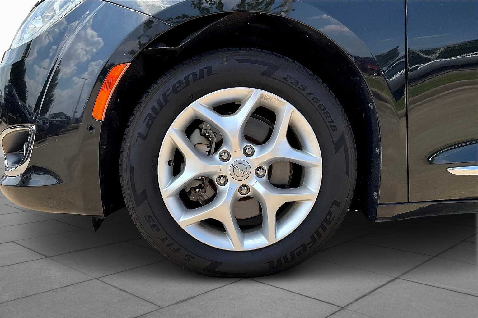 2020 Chrysler Pacifica Touring Plus photo 8