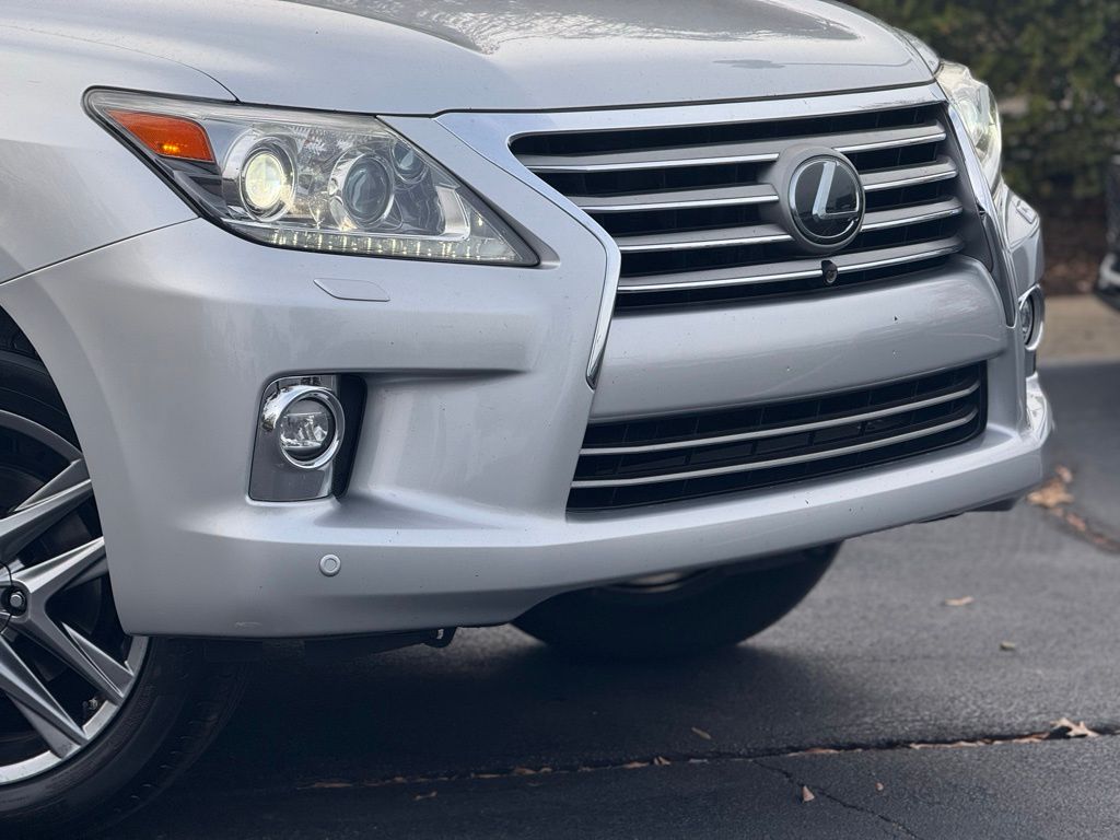 2014 Lexus LX 570 photo 4