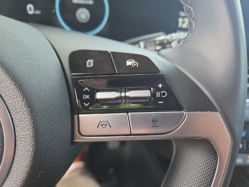 2024 Hyundai Elantra SEL Convenience photo 11