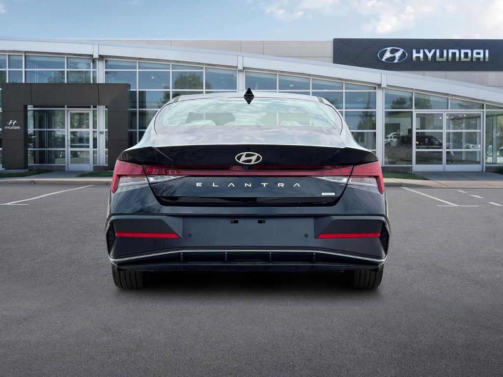 2025 Hyundai Elantra Hybrid Limited photo 4