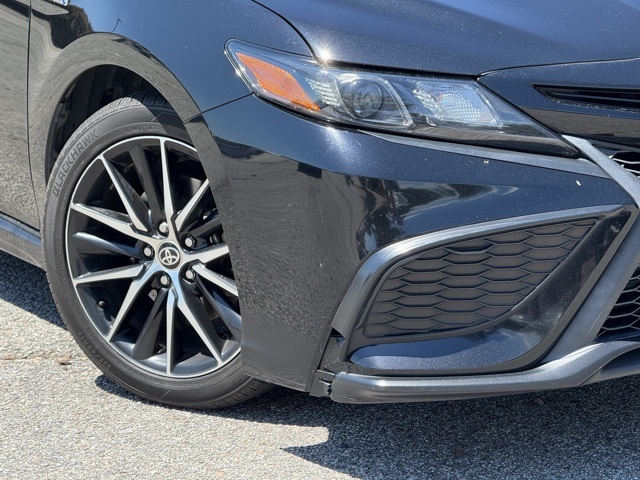 2021 Toyota Camry Hybrid SE photo 2