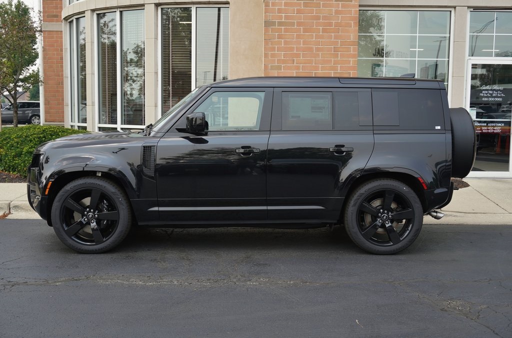 2025 Land Rover Defender 110 V8 photo 2