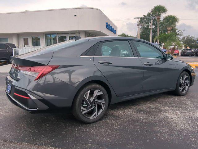 2025 Hyundai Elantra Limited photo 4