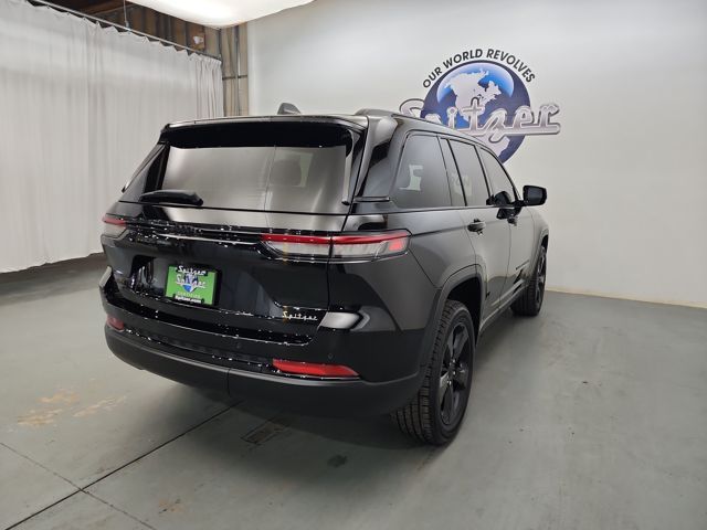 2022 Jeep Grand Cherokee Altitude photo 5