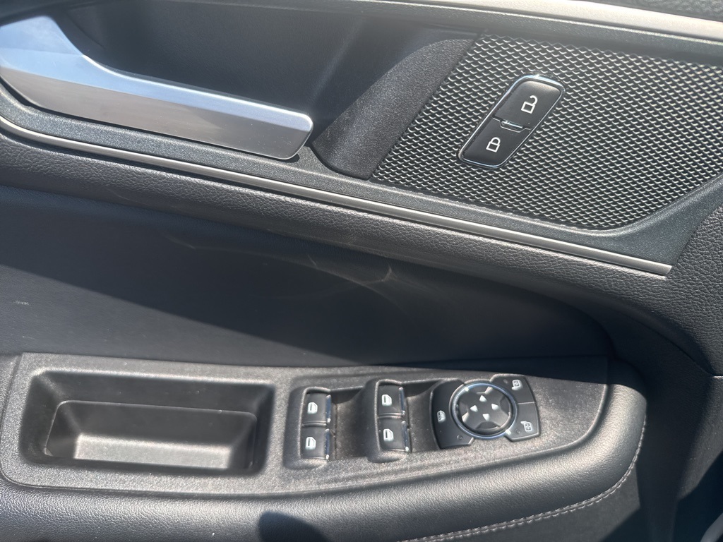 2024 Ford Edge SEL photo 28