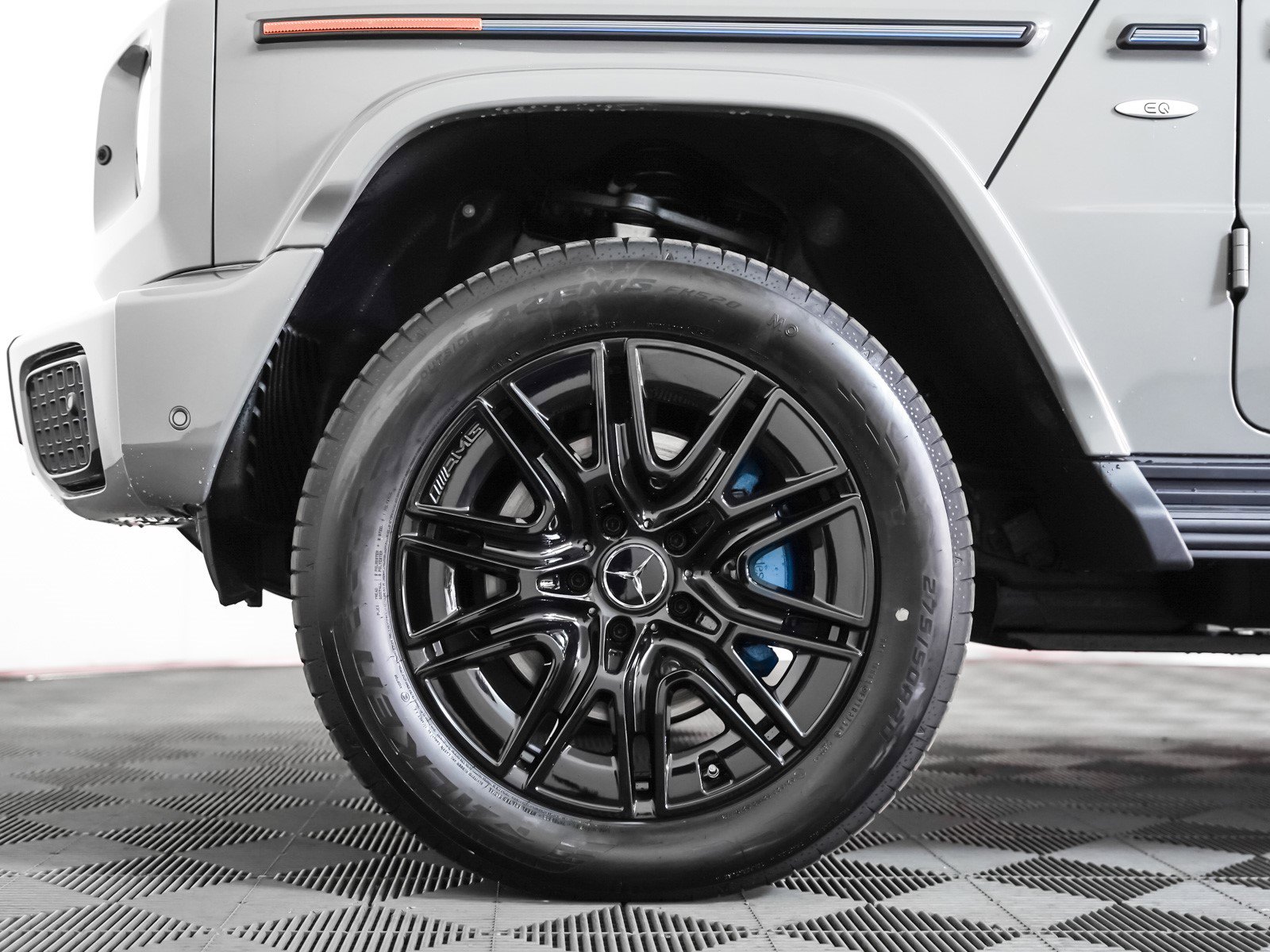 2025 Mercedes Benz G photo 4