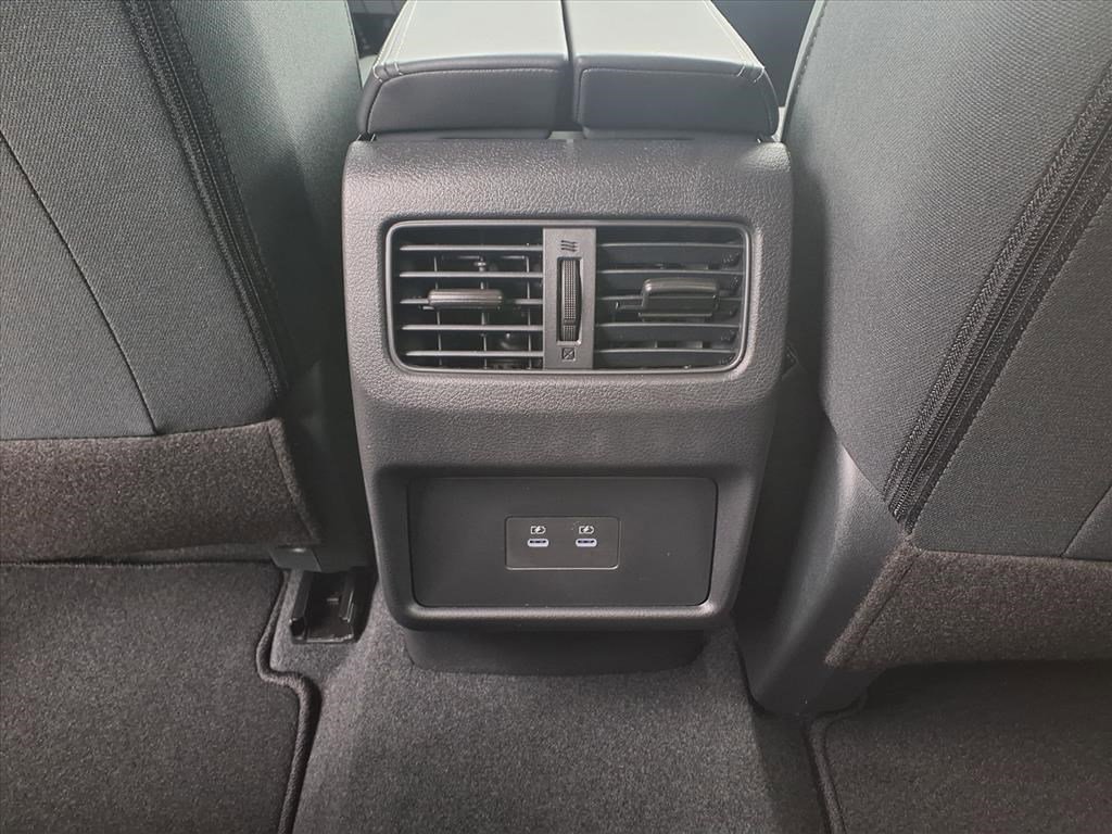 2026 Nissan Rogue SV photo 10