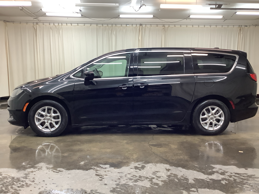 2022 Chrysler Voyager LX photo 8