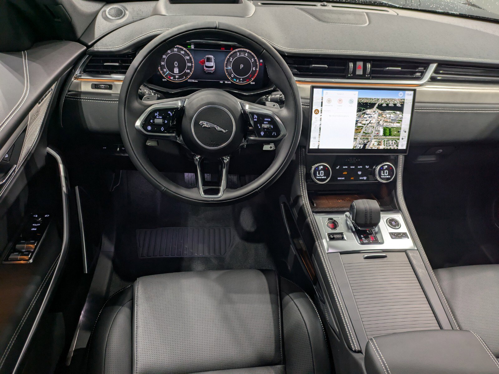 2026 Jaguar F-PACE R-Dynamic S P250 photo 9