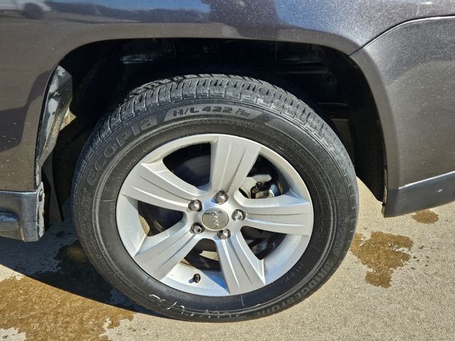 2015 Jeep Compass Sport photo 3