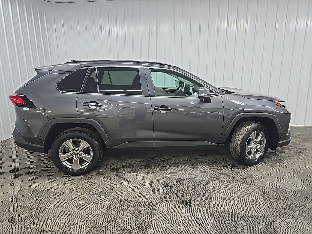 2023 Toyota RAV4 XLE photo 2