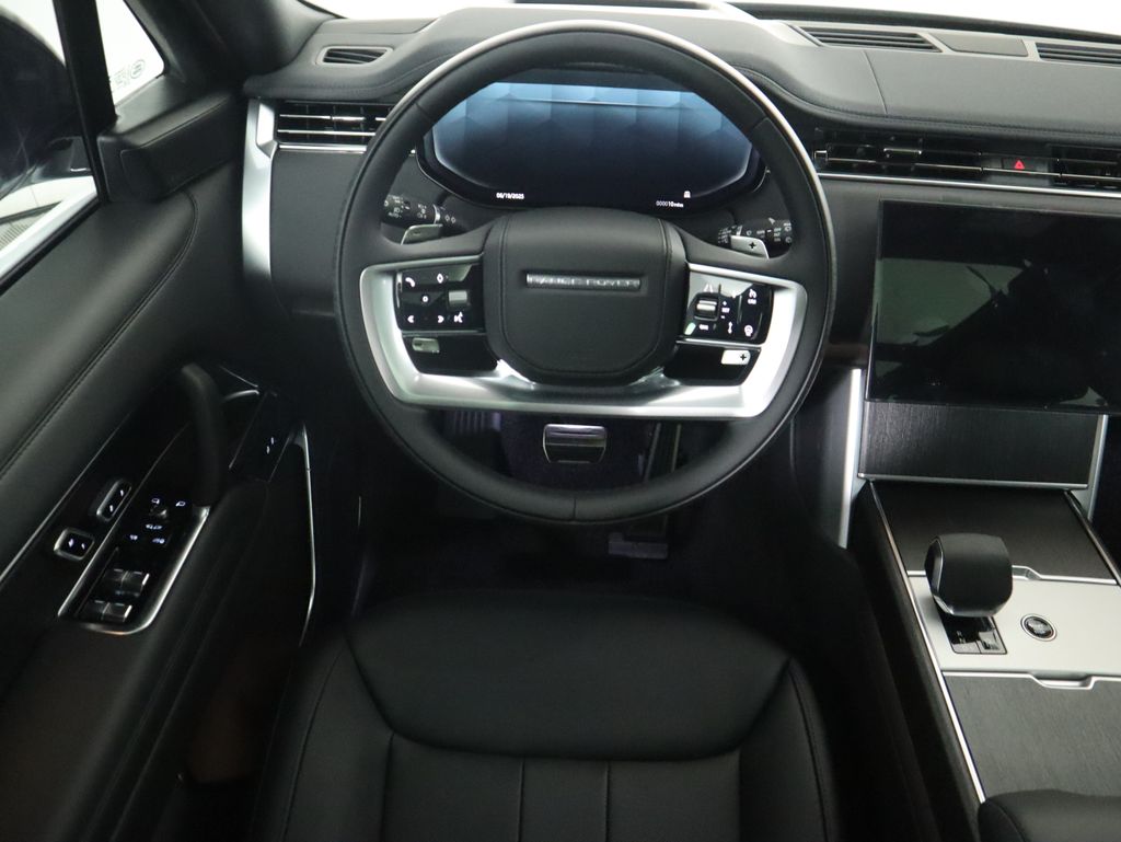2025 Land Rover Range Rover SE photo 11