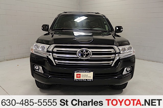 2017 Toyota Land Cruiser Base photo 2