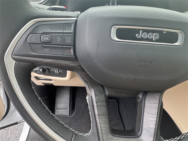 2025 Jeep Grand Cherokee Limited photo 17