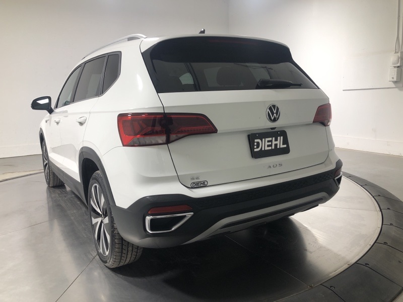 2022 Volkswagen Taos SE photo 3