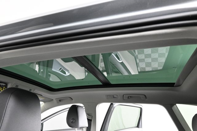 2025 Volkswagen Taos SE photo 4
