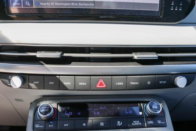 New 2025 White Hyundai SEL FWD image 22